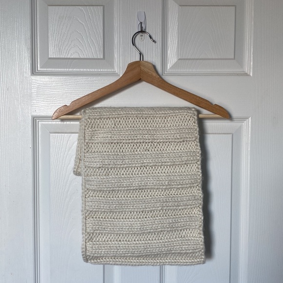Handmade knitted cowl - white/cream - Picture 2 of 4